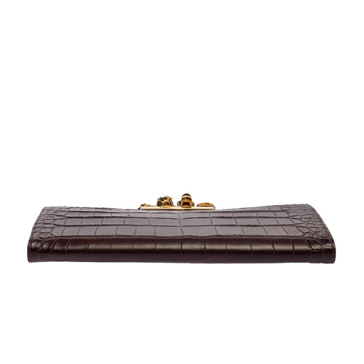 مملوكة مسبقًا Alexander McQueen Burgundy Croc Embossed Leather Skull Knuckle Flat Clutch 