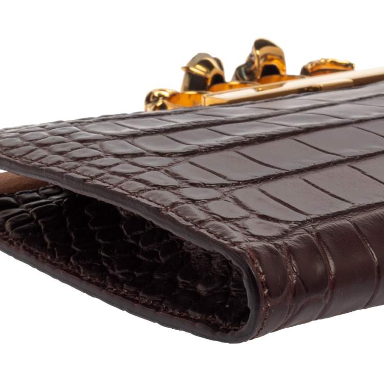 مملوكة مسبقًا Alexander McQueen Burgundy Croc Embossed Leather Skull Knuckle Flat Clutch 