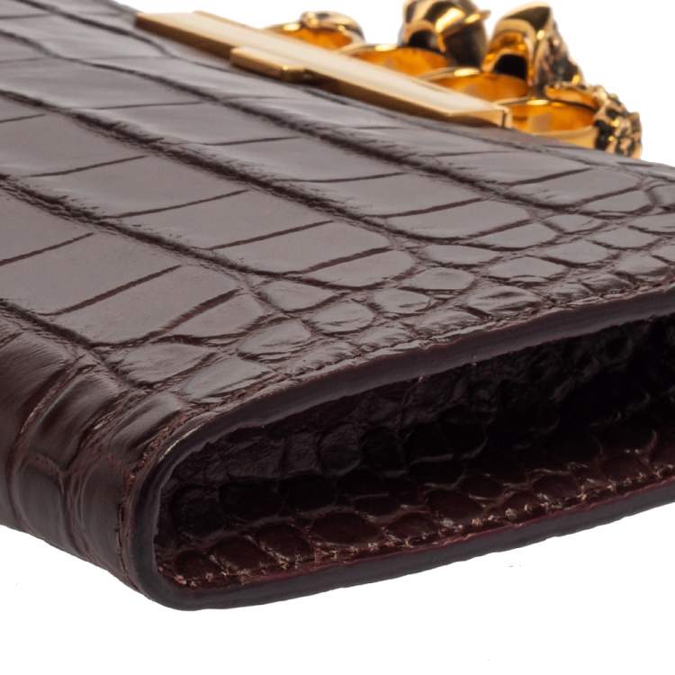 مملوكة مسبقًا Alexander McQueen Burgundy Croc Embossed Leather Skull Knuckle Flat Clutch 