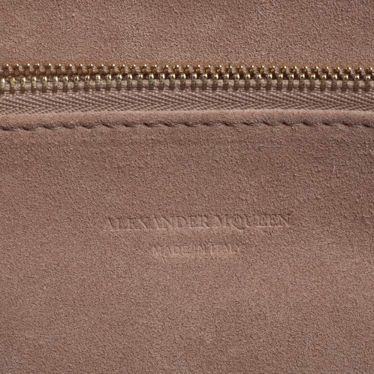 مملوكة مسبقًا Alexander McQueen Burgundy Croc Embossed Leather Skull Knuckle Flat Clutch 