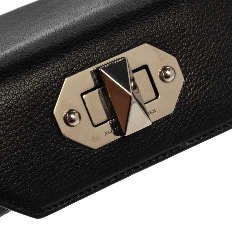 Pre Owned Alexander McQueen Black Grained Leather Box 16 Crossbody Bag