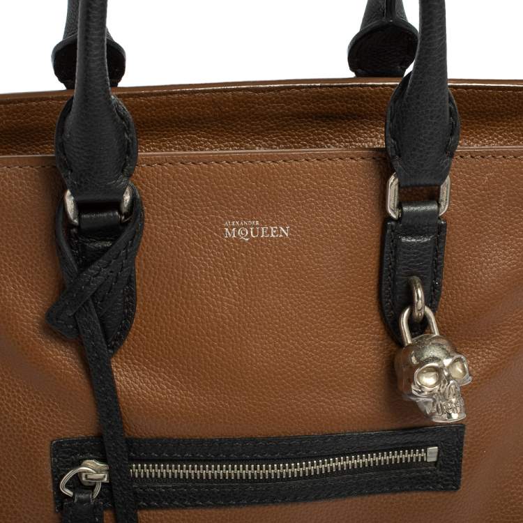 مملوكة مسبقًا Alexander McQueen Brown/Black Leather Skull Padlock Satchel