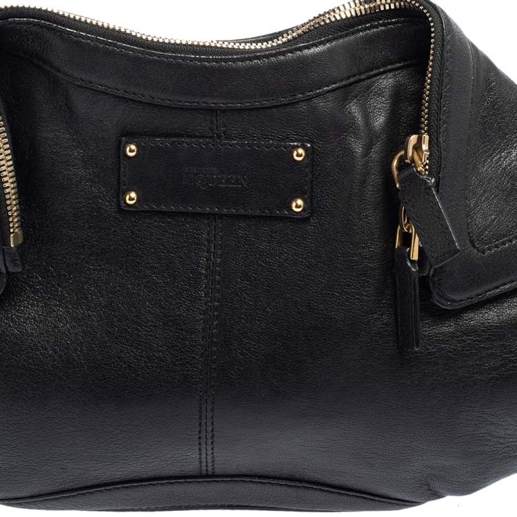 مملوكة مسبقًا Alexander McQueen Black Leather Medium De Manta Clutch