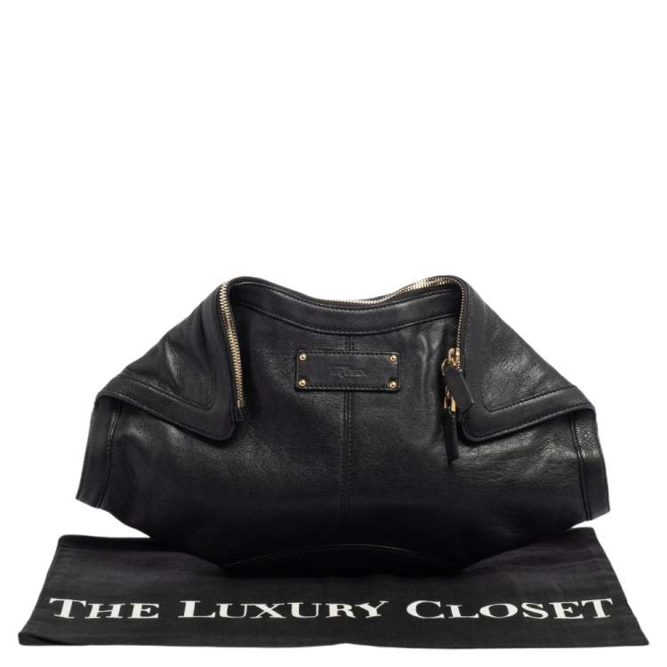 مملوكة مسبقًا Alexander McQueen Black Leather Medium De Manta Clutch