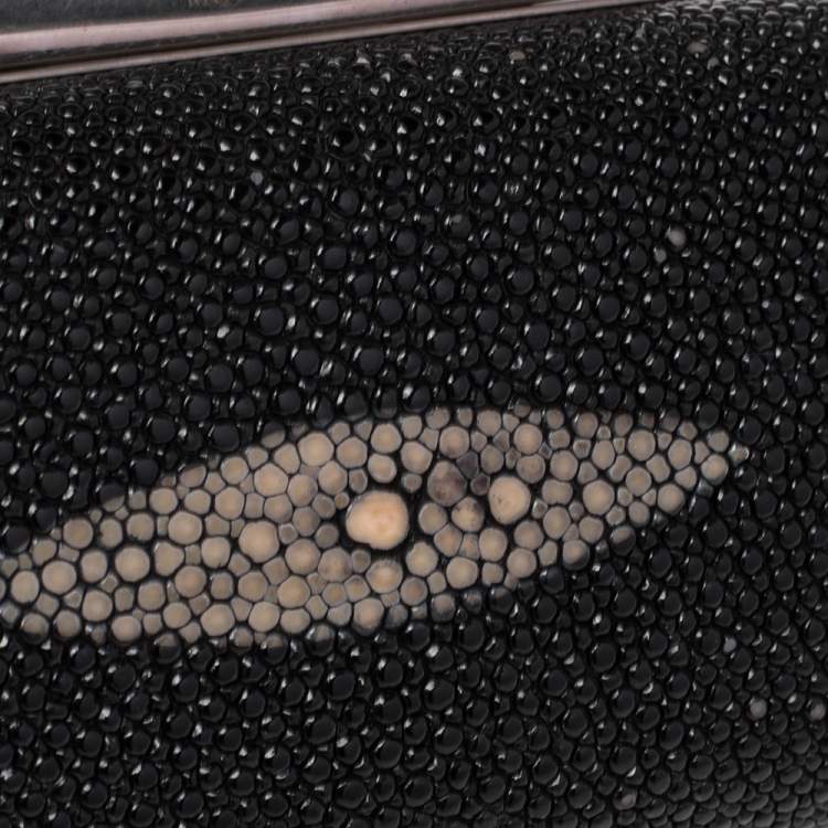 مملوكة مسبقًا Alexander McQueen Black Stingray Knuckle Box Clutch