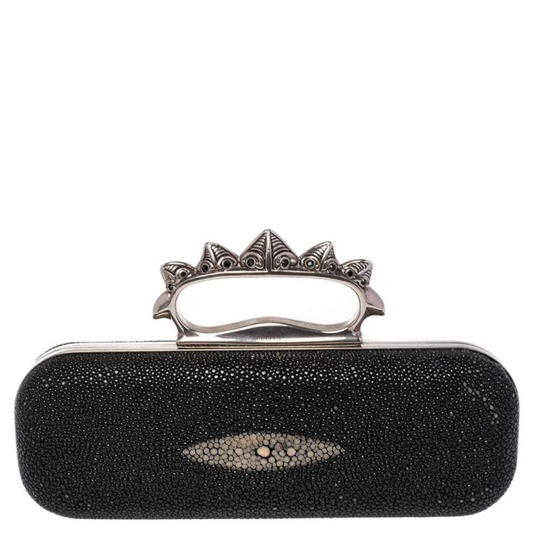 مملوكة مسبقًا Alexander McQueen Black Stingray Knuckle Box Clutch