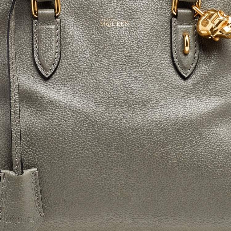 مملوكة مسبقًا Alexander McQueen Grey Leather Skull Padlock Tote