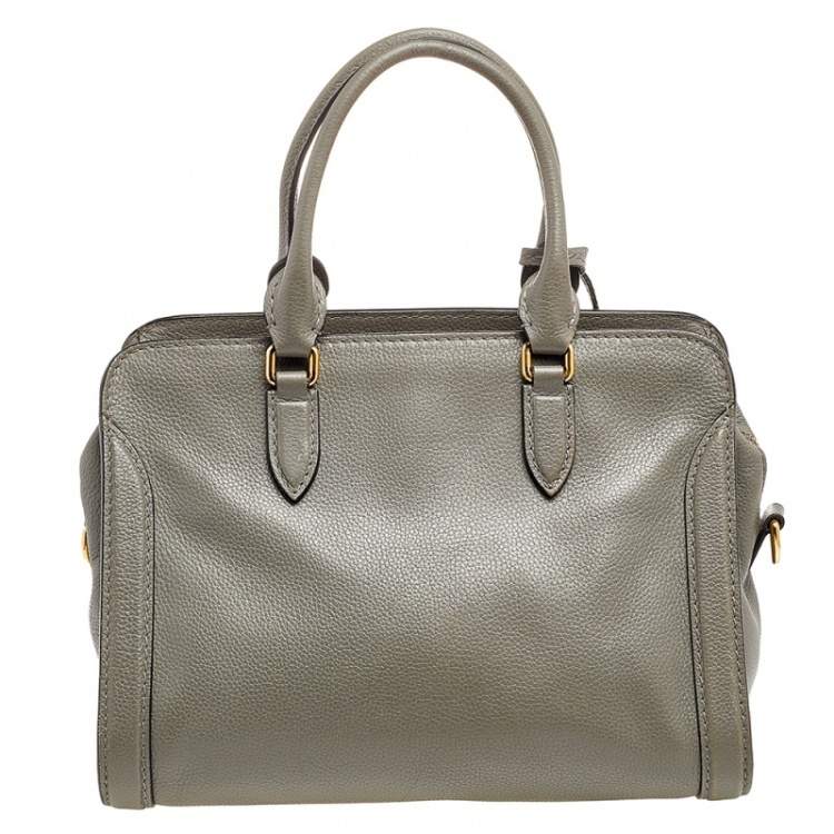 مملوكة مسبقًا Alexander McQueen Grey Leather Skull Padlock Tote