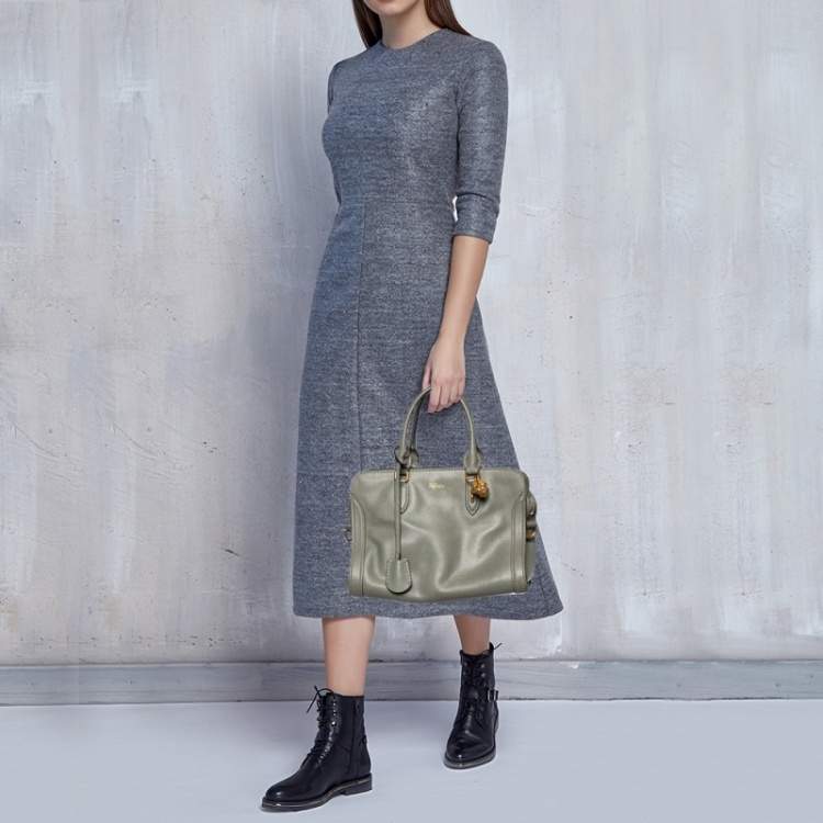مملوكة مسبقًا Alexander McQueen Grey Leather Skull Padlock Tote