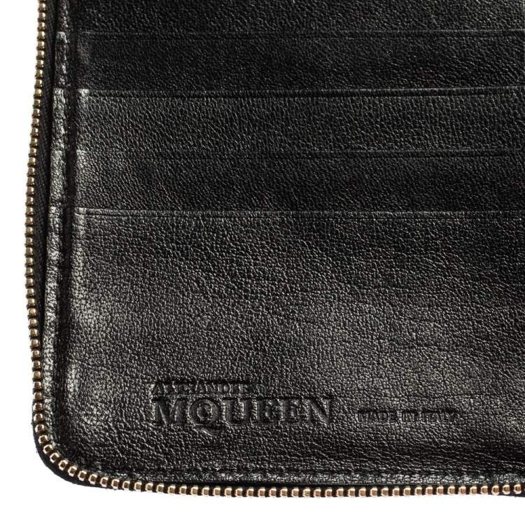 Pre Owned Alexander McQueen Black Leather Skull Zip Around Wallet