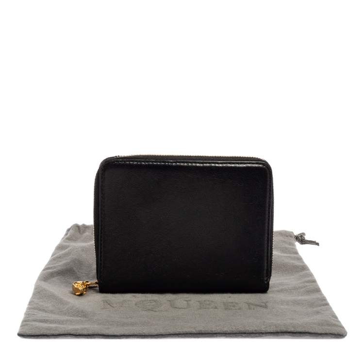 Pre Owned Alexander McQueen Black Leather Skull Zip Around Wallet