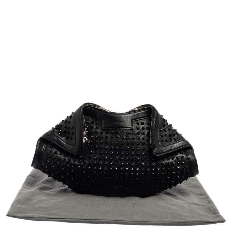 Pre Owned Alexander McQueen Black Leather Medium De Manta Studded Clutch