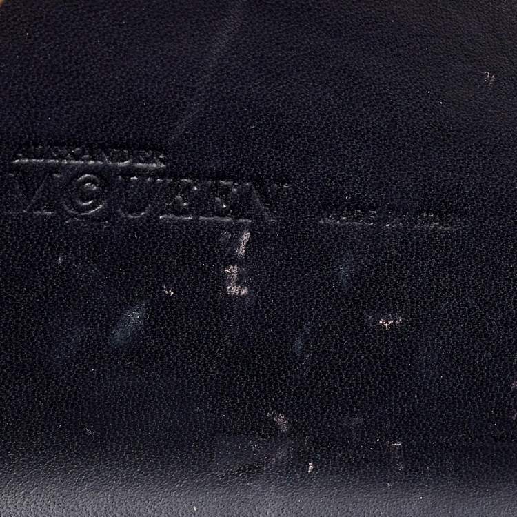 Pre Owned Alexander McQueen Grey Patent Leather Rose Knuckle Duster Box Clutch