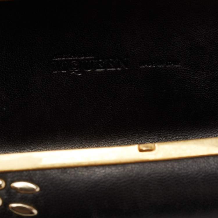 Pre Owned Alexander McQueen Black Studded Leather Skull Lock Clutch