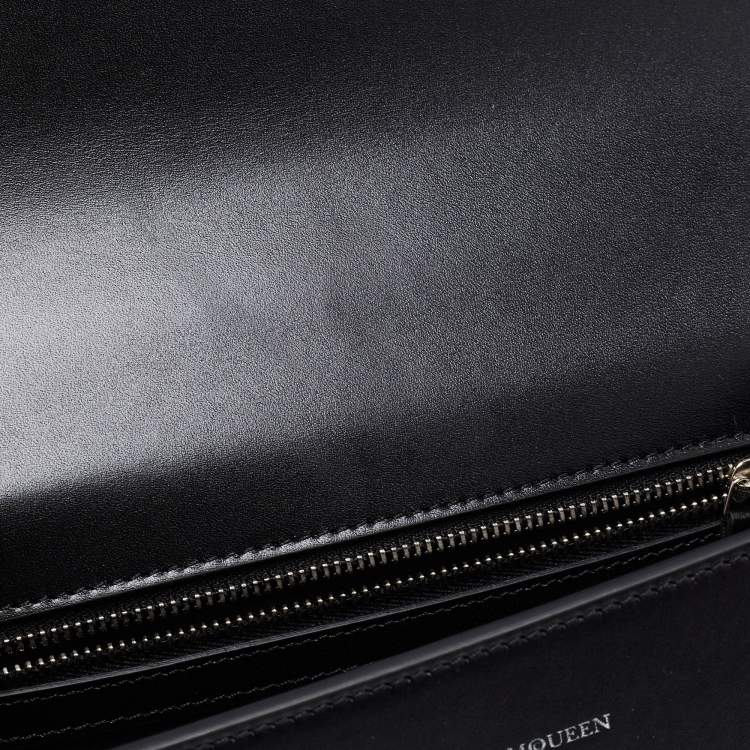 Pre Owned Alexander McQueen Black Leather Knuckle Duster Shoulder Bag
