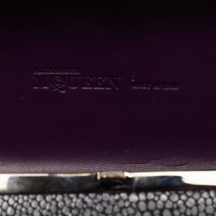 Pre Owned Alexander McQueen Grey Stingray Effect Leather Skull Clutch