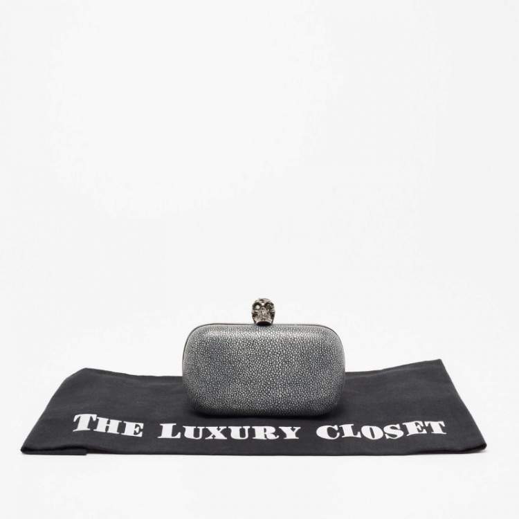 Pre Owned Alexander McQueen Grey Stingray Effect Leather Skull Clutch