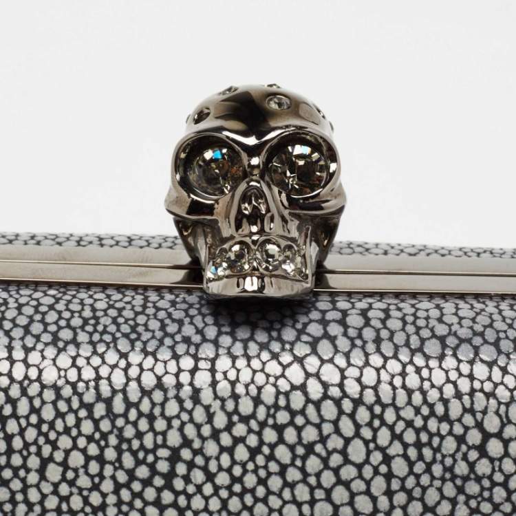 Pre Owned Alexander McQueen Grey Stingray Effect Leather Skull Clutch