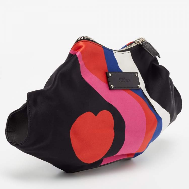 مملوكة مسبقًا Alexander McQueen Black Heart Print Satin And Leather Medium De Manta Clutch