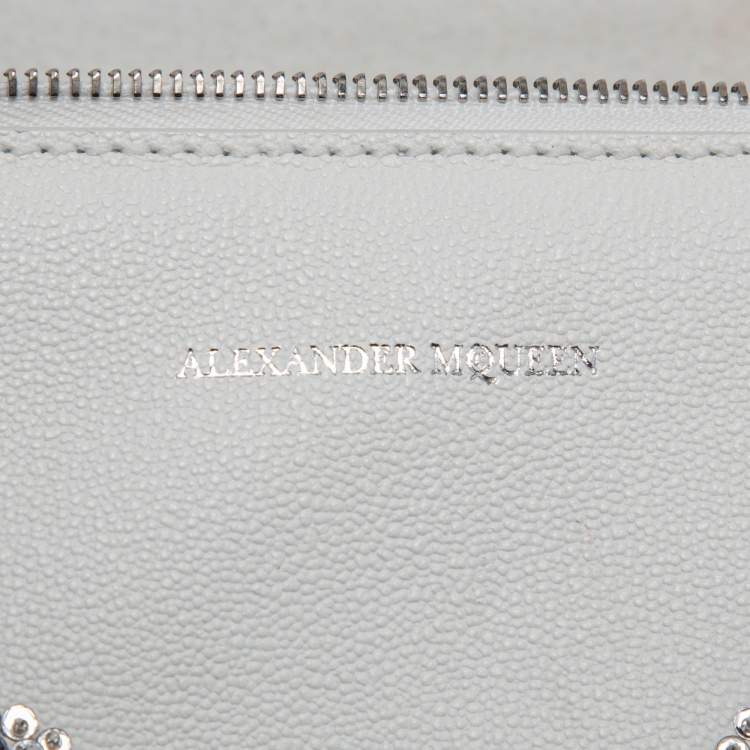 Pre Owned Alexander McQueen White Leather Embellished Insignia Chain Bag