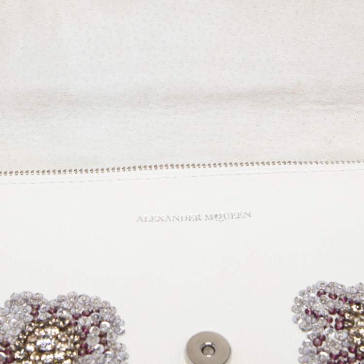 Pre Owned Alexander McQueen White Leather Embellished Insignia Chain Bag