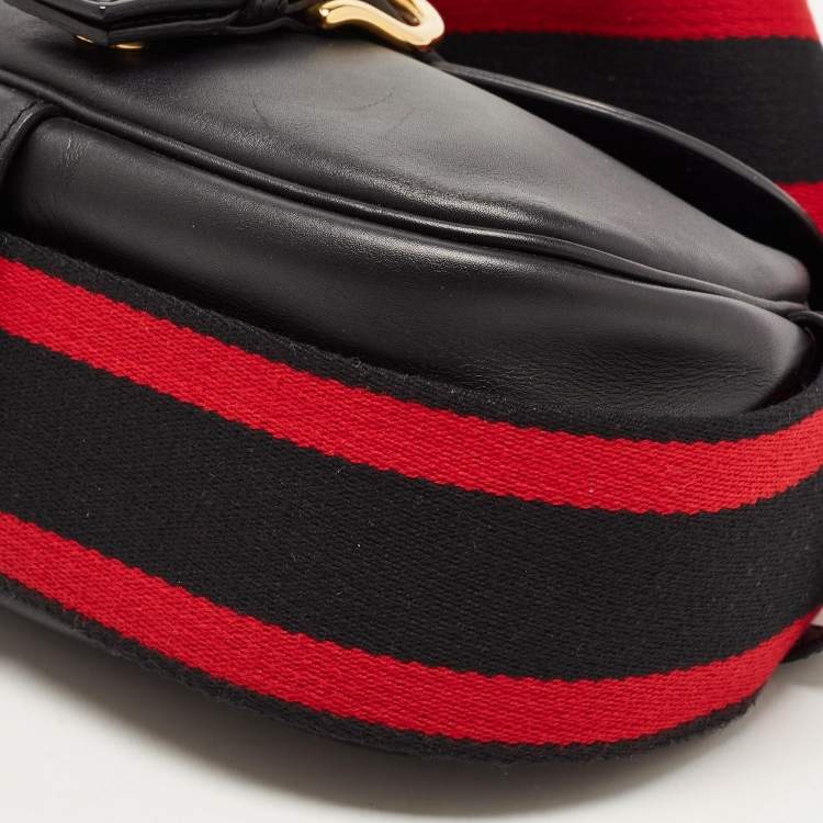 مملوكة مسبقًا Alexander McQueen Black/Red Leather Buckle Flap Crossbody Bag 