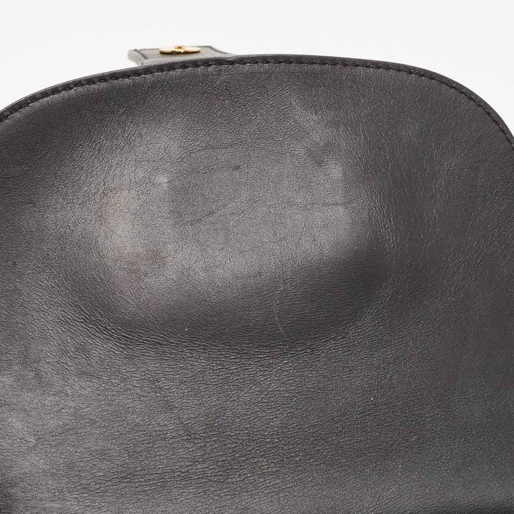 مملوكة مسبقًا Alexander McQueen Black/Red Leather Buckle Flap Crossbody Bag 