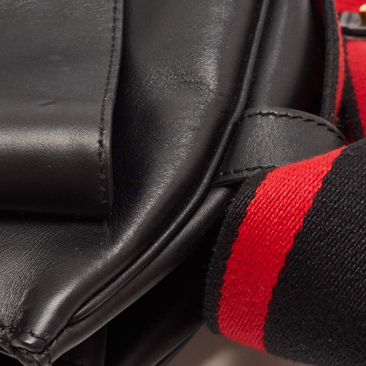 مملوكة مسبقًا Alexander McQueen Black/Red Leather Buckle Flap Crossbody Bag 