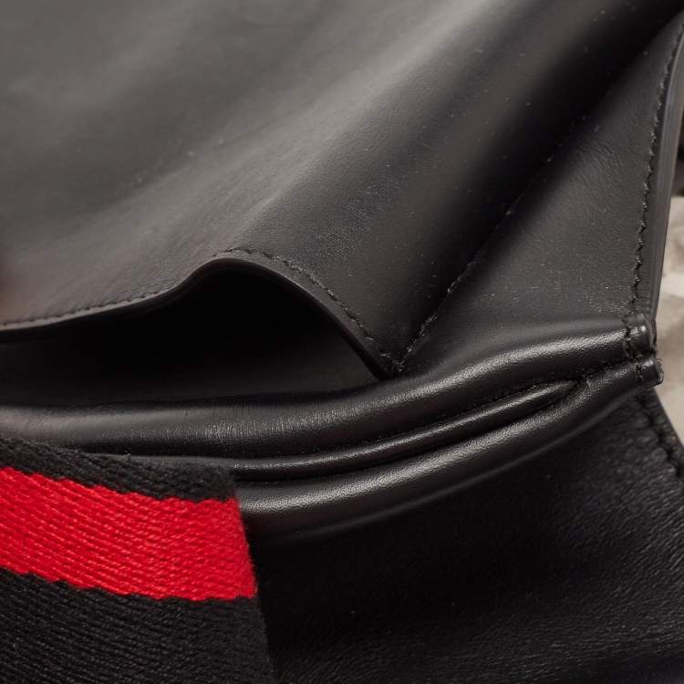 مملوكة مسبقًا Alexander McQueen Black/Red Leather Buckle Flap Crossbody Bag 