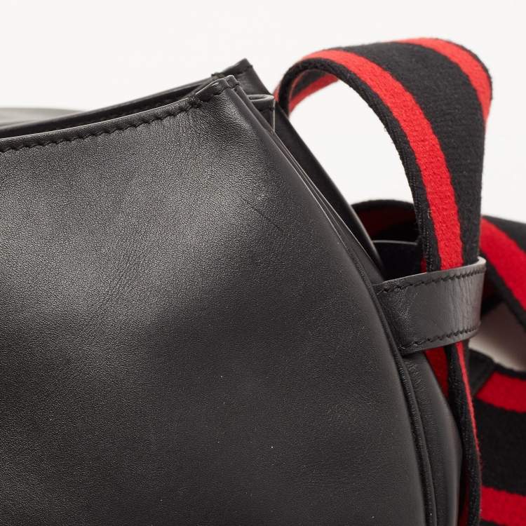 مملوكة مسبقًا Alexander McQueen Black/Red Leather Buckle Flap Crossbody Bag 