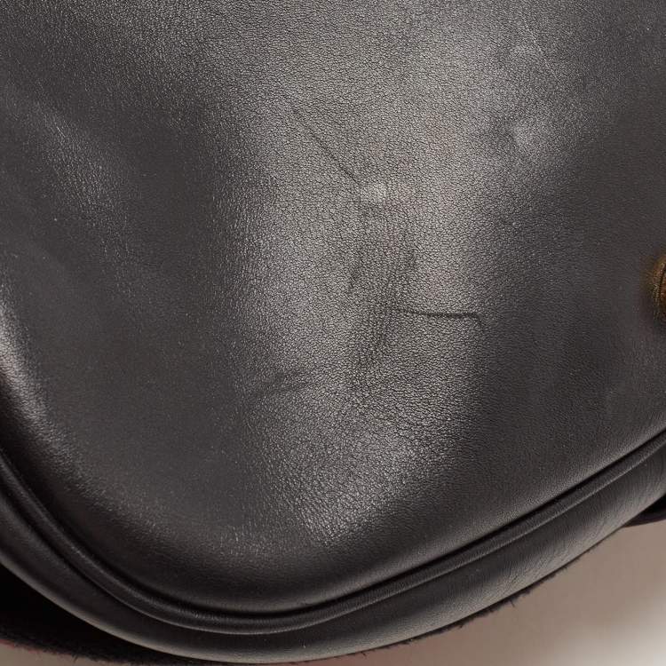 مملوكة مسبقًا Alexander McQueen Black/Red Leather Buckle Flap Crossbody Bag 