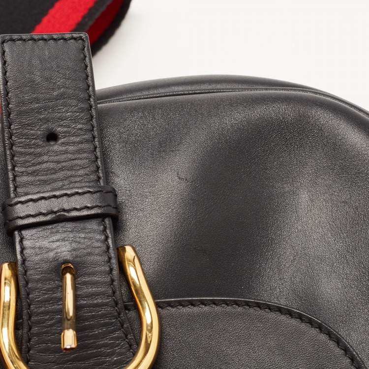 مملوكة مسبقًا Alexander McQueen Black/Red Leather Buckle Flap Crossbody Bag 