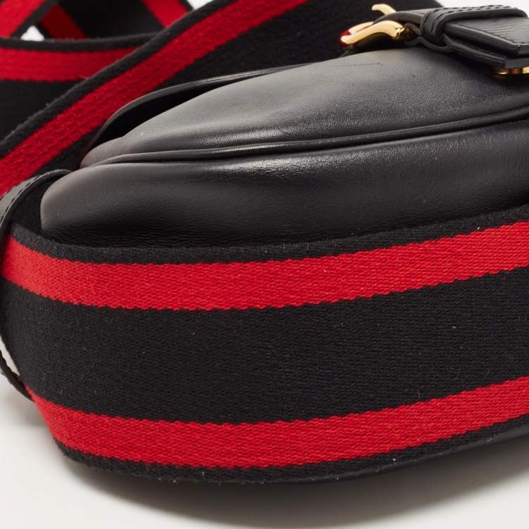 مملوكة مسبقًا Alexander McQueen Black/Red Leather Buckle Flap Crossbody Bag 