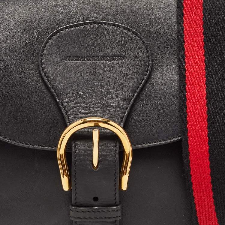 مملوكة مسبقًا Alexander McQueen Black/Red Leather Buckle Flap Crossbody Bag 
