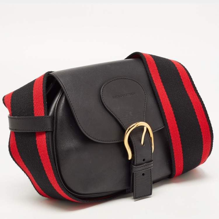 مملوكة مسبقًا Alexander McQueen Black/Red Leather Buckle Flap Crossbody Bag 