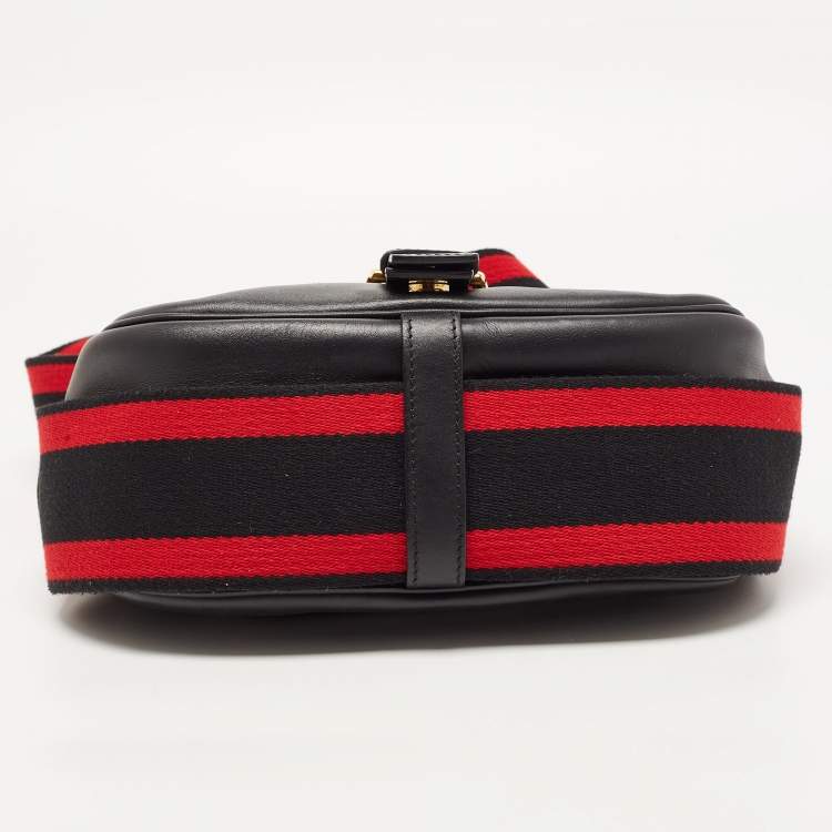مملوكة مسبقًا Alexander McQueen Black/Red Leather Buckle Flap Crossbody Bag 