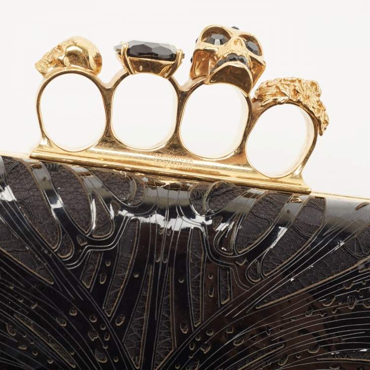 مملوكة مسبقًا Alexander McQueen Black Laser Cut Patent Leather Skull Knuckle Box Clutch