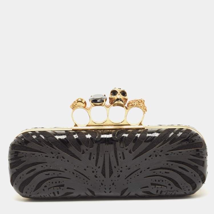 مملوكة مسبقًا Alexander McQueen Black Laser Cut Patent Leather Skull Knuckle Box Clutch