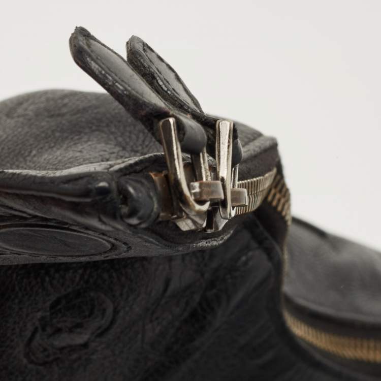 Pre Owned Alexander McQueen Black Skull Embossed Leather Medium De Manta Clutch