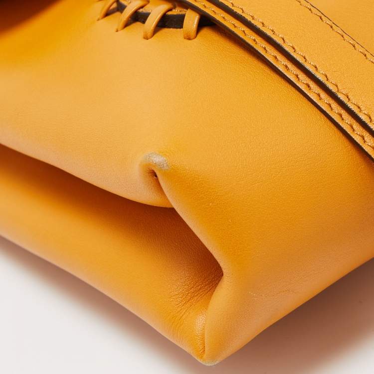 مملوكة مسبقًا Alexander McQueen Yellow Leather Folk Clutch Bag 