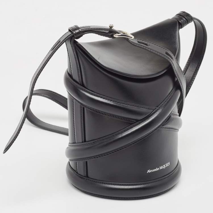 Pre Owned Alexander McQueen Black Leather The Curve Bucket Bag