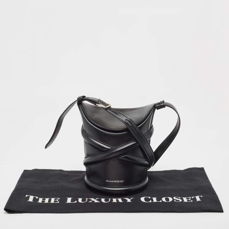 Pre Owned Alexander McQueen Black Leather The Curve Bucket Bag