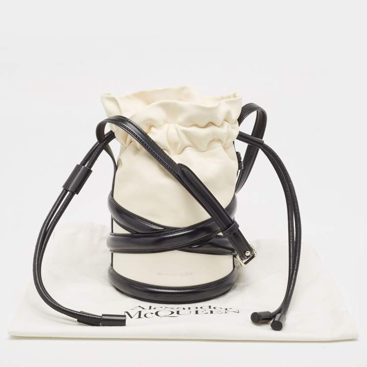 Pre Owned Alexander McQueen Black/White Leather The Soft Curve Bucket Bag