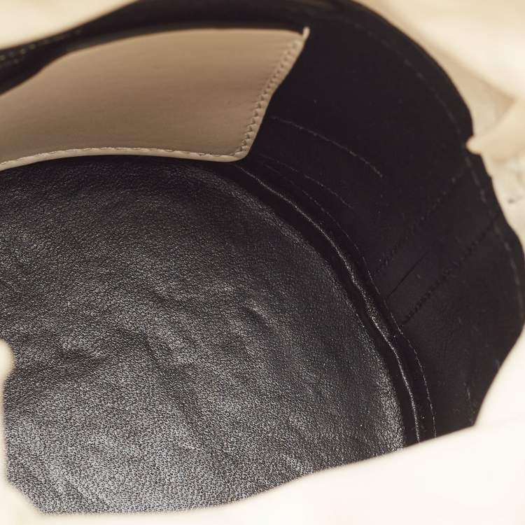 Pre Owned Alexander McQueen Black/White Leather The Soft Curve Bucket Bag