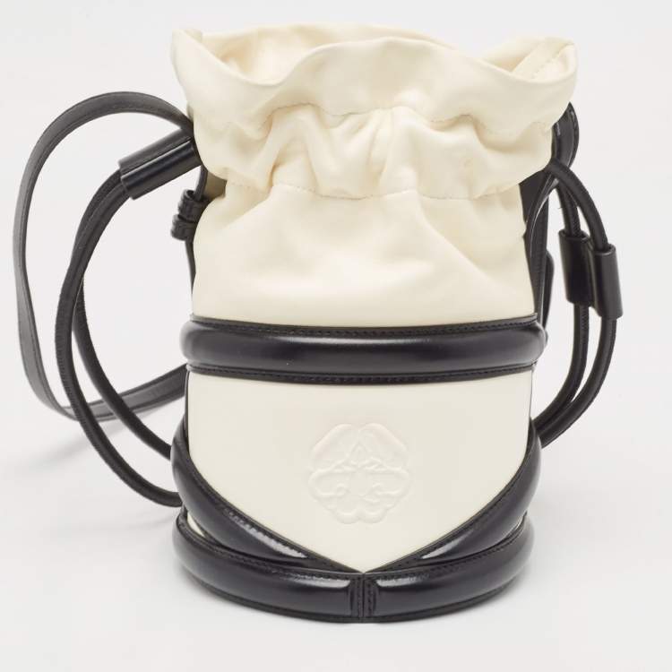 Pre Owned Alexander McQueen Black/White Leather The Soft Curve Bucket Bag