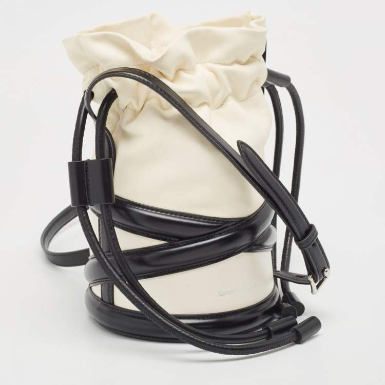 Pre Owned Alexander McQueen Black/White Leather The Soft Curve Bucket Bag