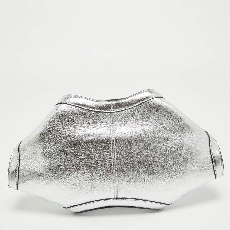 Pre Owned Alexander McQueen Silver Leather De Manta Clutch