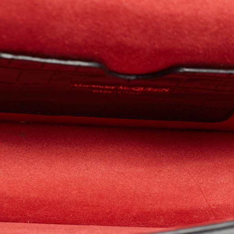Pre Owned Alexander McQueen Black Croc Embossed Leather Skull Chain Clutch