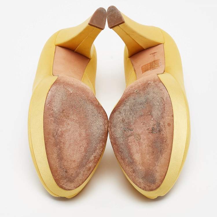 Pre Owned Alexander McQueen Yellow Satin Peep Toe Platform Pumps Size 38