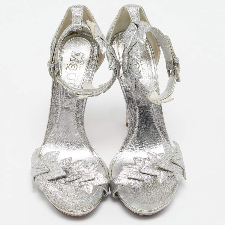 Pre Owned Alexander McQueen Metallic Silver Textured Leather Ivy Leaf Embellished Open Toe Sandals Size 36.5